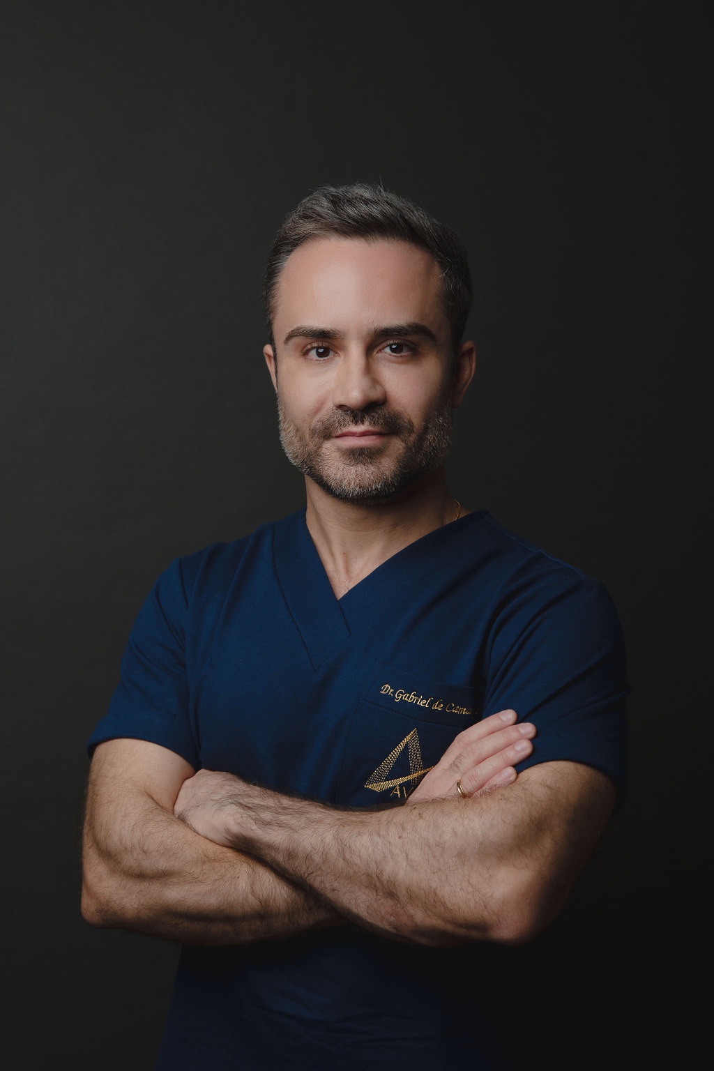Dr. Gabriel de Camargos, médico dermatologista